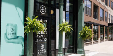Storefront with ferns in front of the door