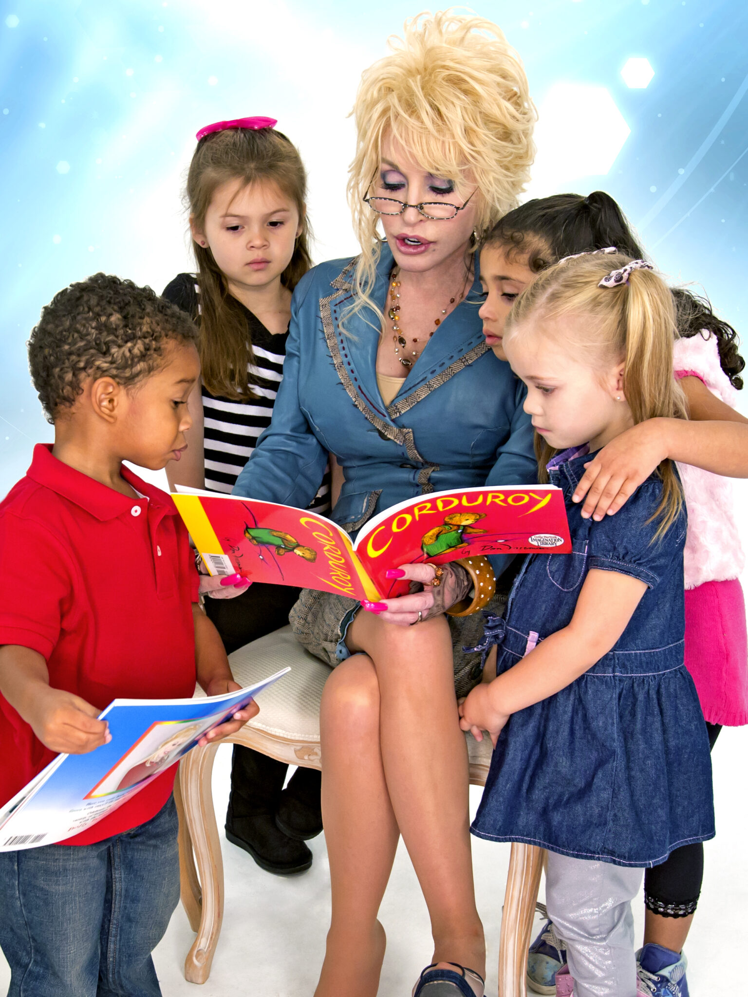 Dolly Parton reading to children