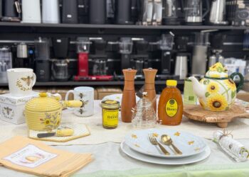 Table settings with salt & pepper and tea & honey