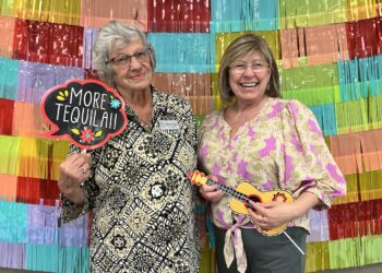 2 women at a volunteer fiesta